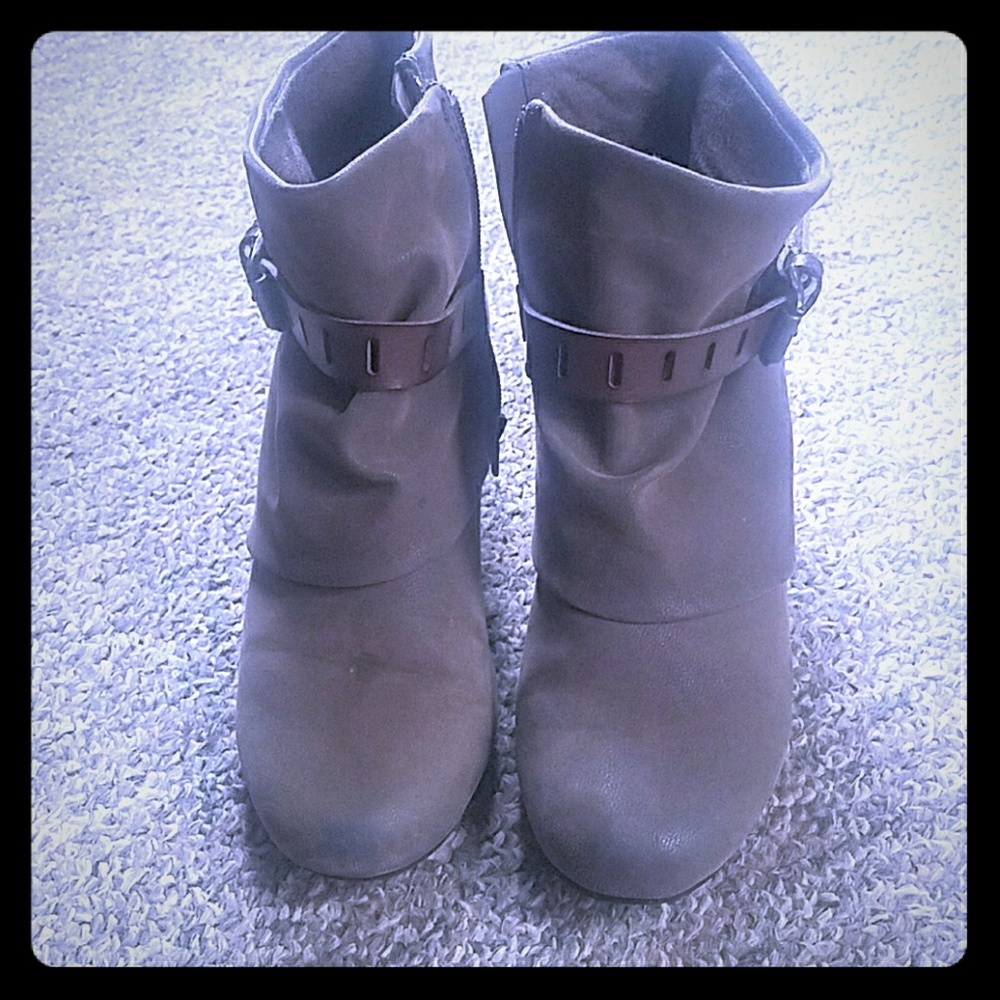 Blowfish wedge booties in gray size7